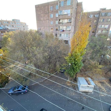 Large Cozy Apartment On Beginning Of Komitas Ave Jerevan Exteriér fotografie
